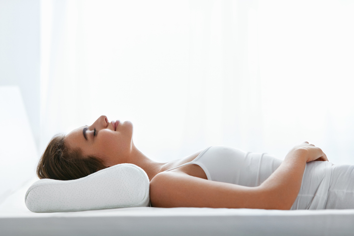 Slaap beter: Die Cori Contour-geheuesponskussing sal jou met die regte voet uit die bed laat klim