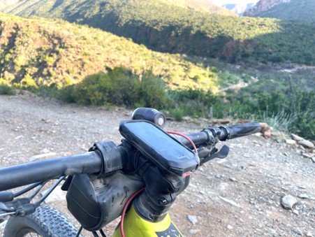 Ek het die Garmin Edge 1050 oor 230 km en 17 en ’n half uur getoets – en dís waarom ek mal daaroor is …