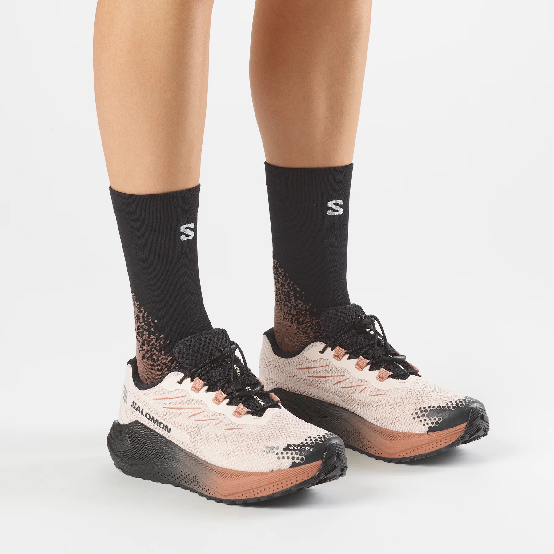 Gore-Tex is terug – en hierdie twee Salomon-skoene bewys dit